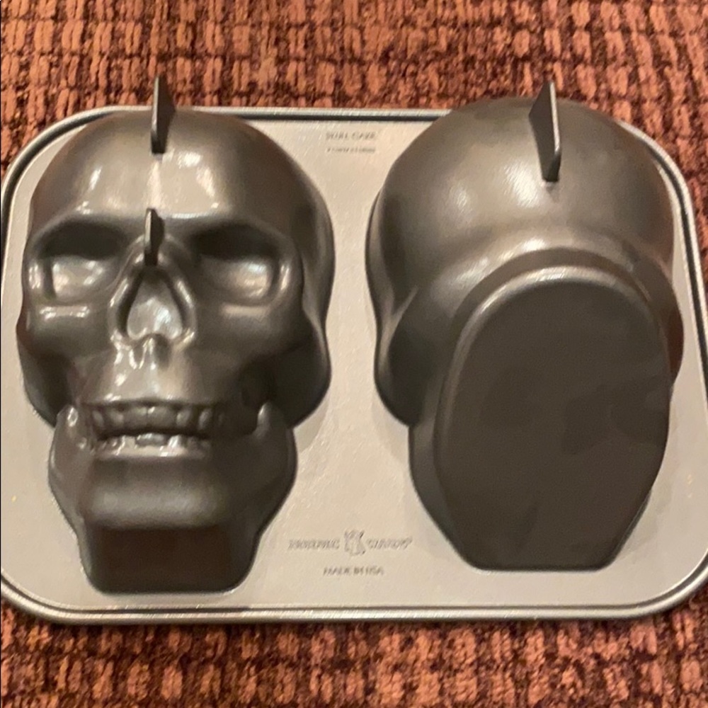 William Sonoma skull cake pan